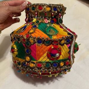 Jago bucket colorful